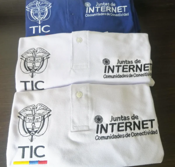 camiseta tic bordada