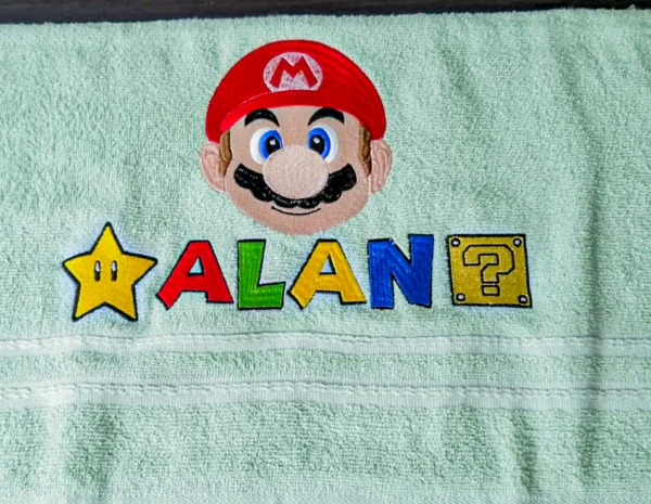 toalla bordada de Mario