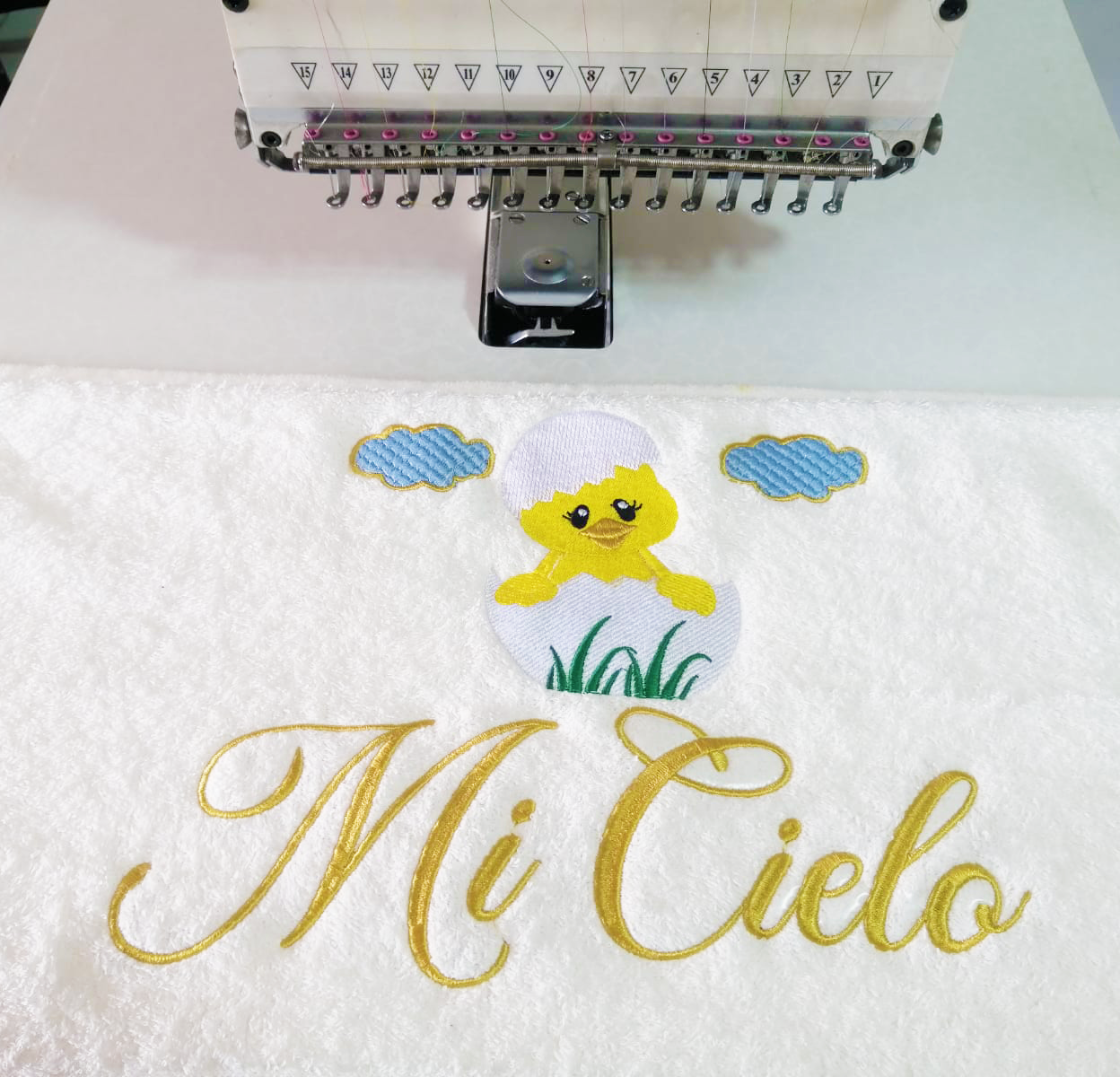 toalla bordada pollito